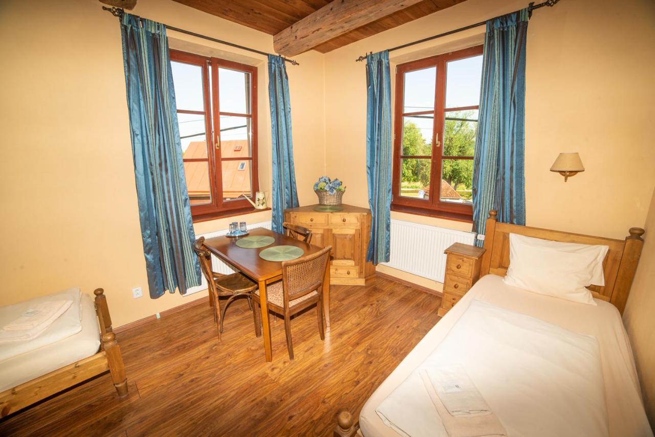 Stary Dum Hotel Cernosice Exterior photo